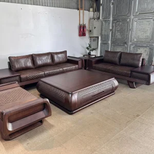 Bộ Sofa Gỗ Tự Nhiên Chân Chữ C Chạm Lưới Bọc Da Nâu Tựa Lưng Họa Tiết Hình Học